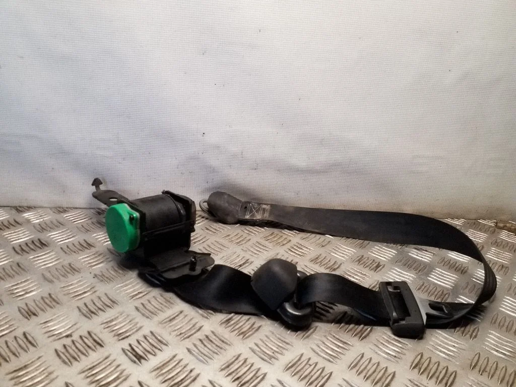 Tagumine turvavöö 04680516AC