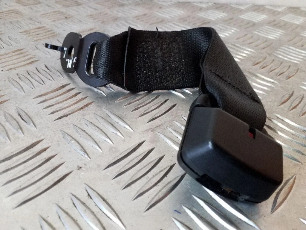 Rear seatbelt buckle – BMW 5 Series F10 F11 (2009-2016)