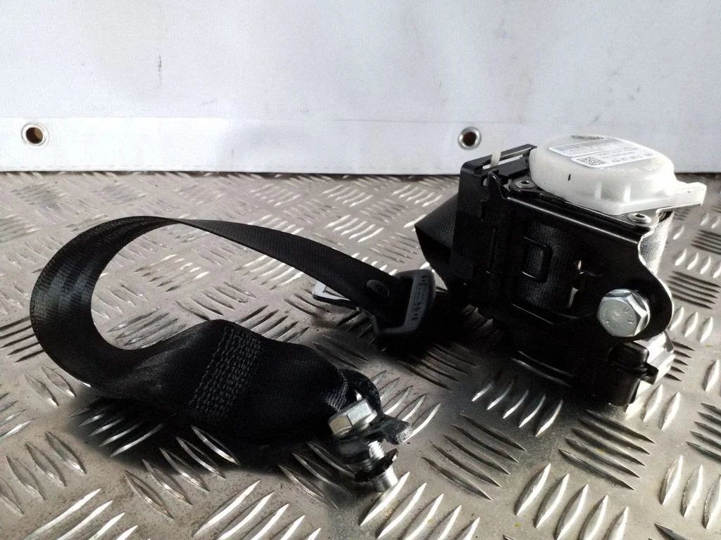 Aizmugurējā drošības josta 4G0857805B