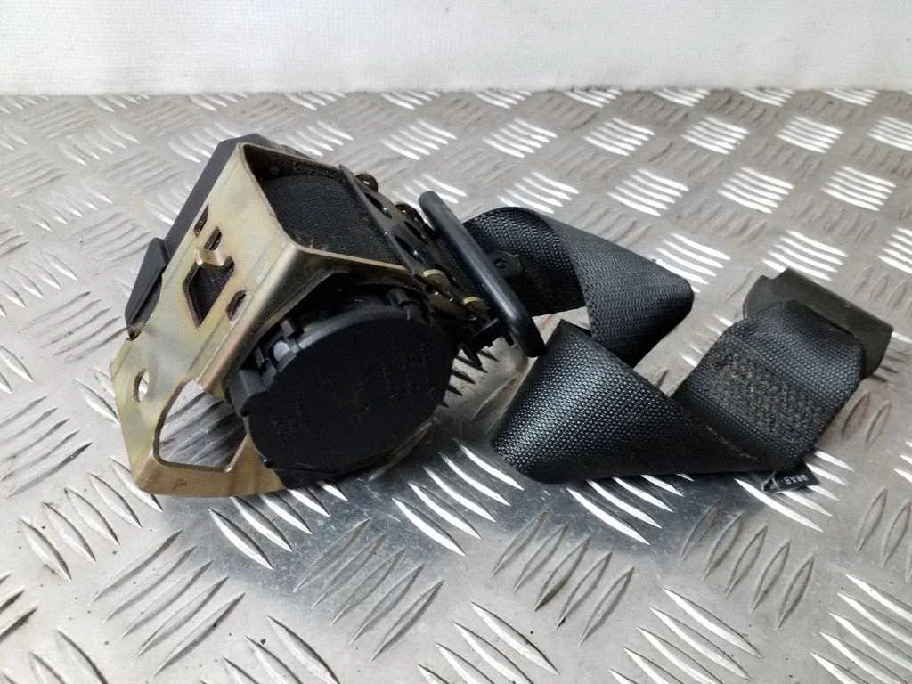 Rear seatbelt – Ford Focus C-MAX (2003-2010)