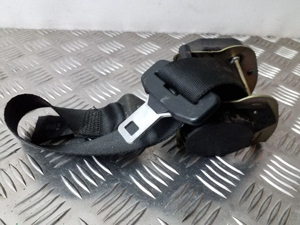 Aizmugurējā drošības josta 98ABA611B68BR