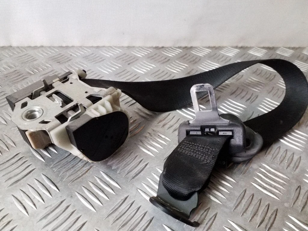 Aizmugurējā drošības josta 09153491