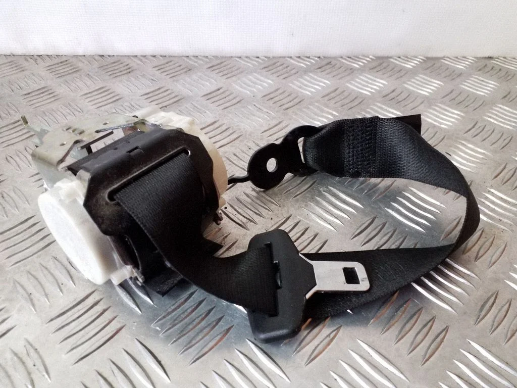 Rear seatbelt – BMW 5 Series F10 F11 (2009-2016)