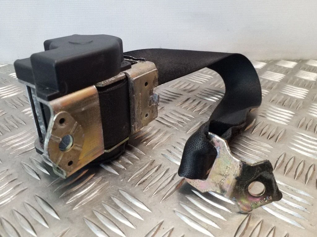 Rear seatbelt – BMW 3 Series E46 (1998-2005)