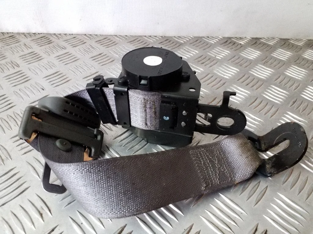 Rear seatbelt P1CL93BD5AA