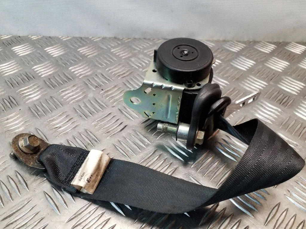 Tagumine turvavöö 620240700A