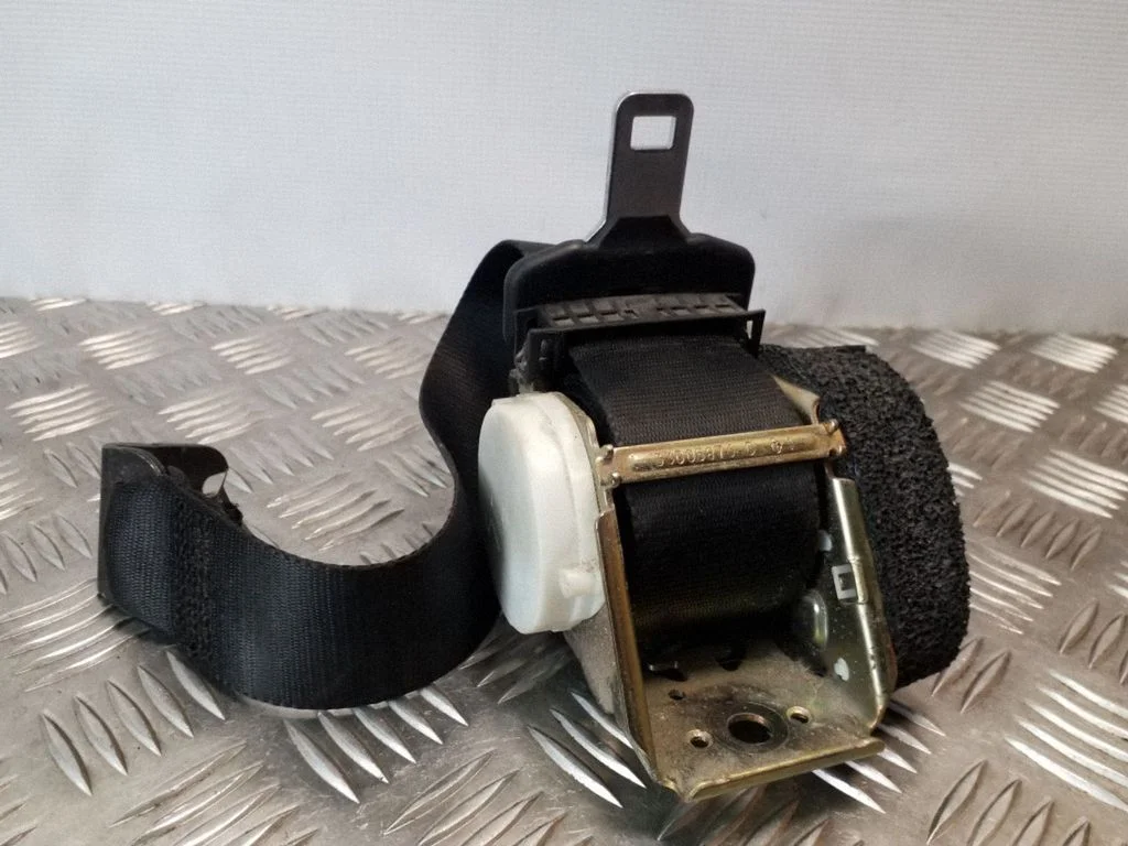 Aizmugurējā drošības josta 4M51A611B68AG