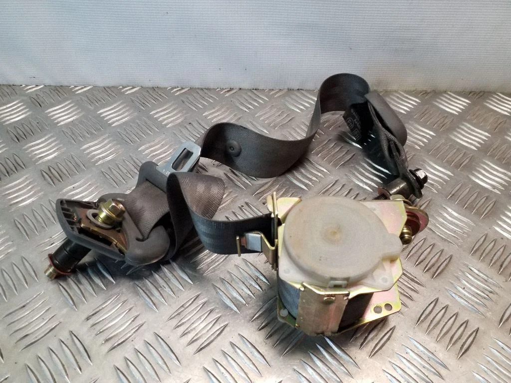 Rear seatbelt 045262