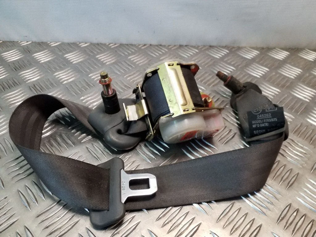 Rear seatbelt – left