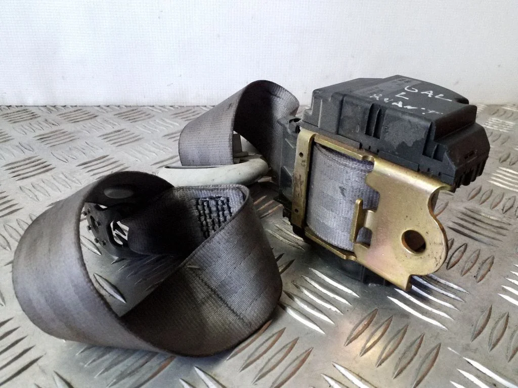 Rear seatbelt – Volkswagen Golf IV (1998-2005)