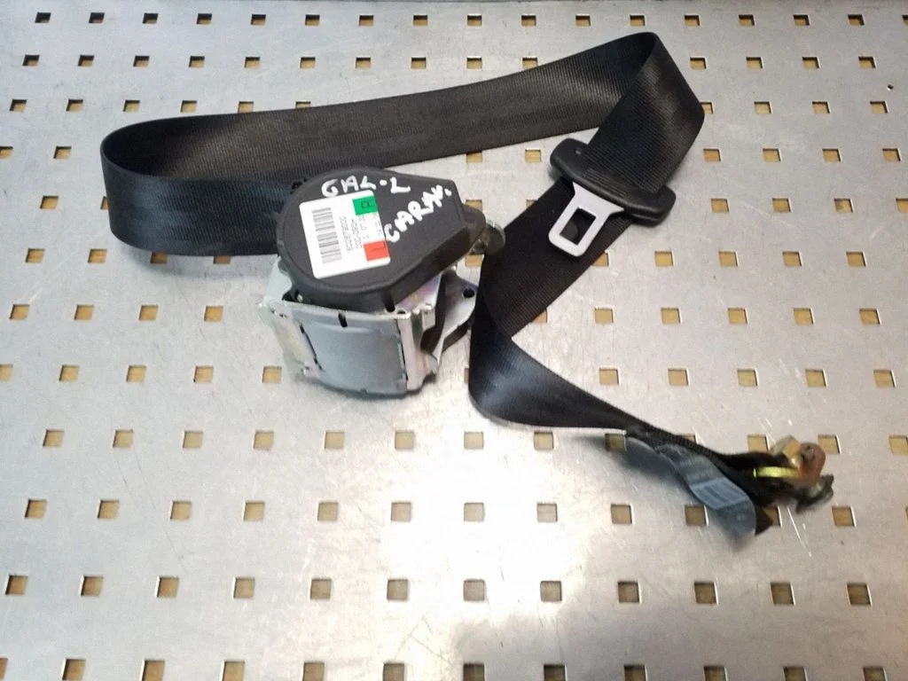Aizmugurējā drošības josta 8E5857805D