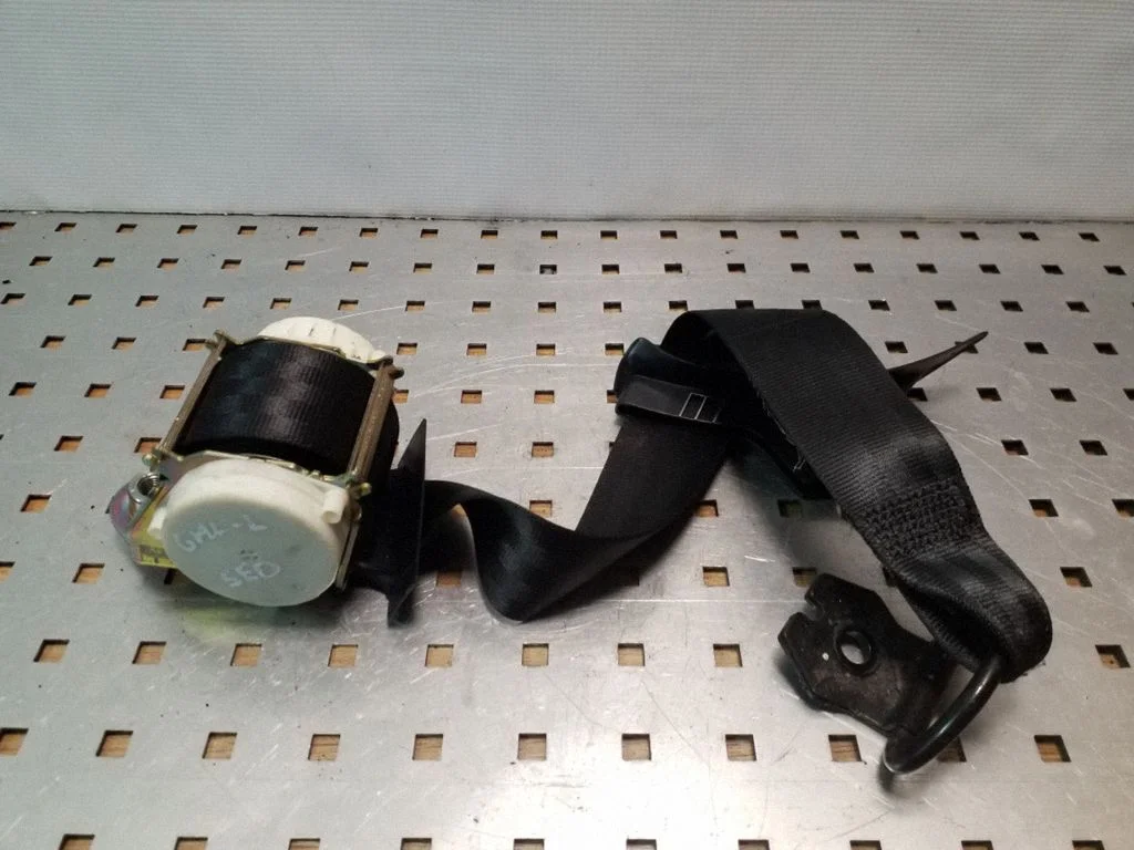 Rear seatbelt – Volkswagen Passat B6 (2005-2010)