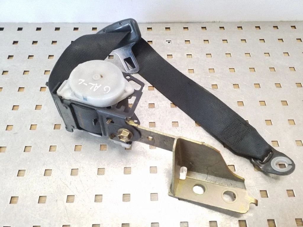 Rear seatbelt – Toyota Avensis T250 (2003-2006)