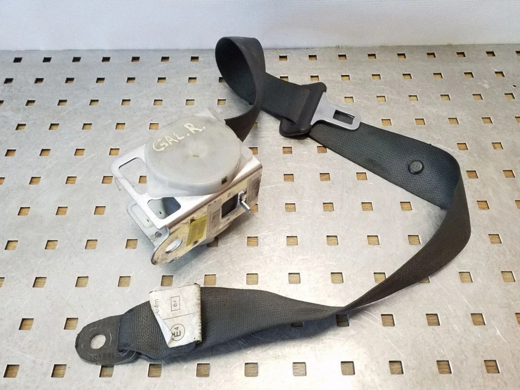 Tagumine turvavöö – tagumine parem