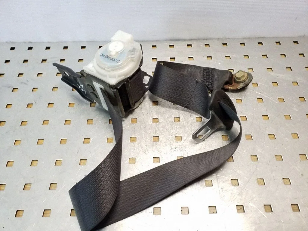 Tagumine turvavöö – Subaru Legacy (2004-2006)