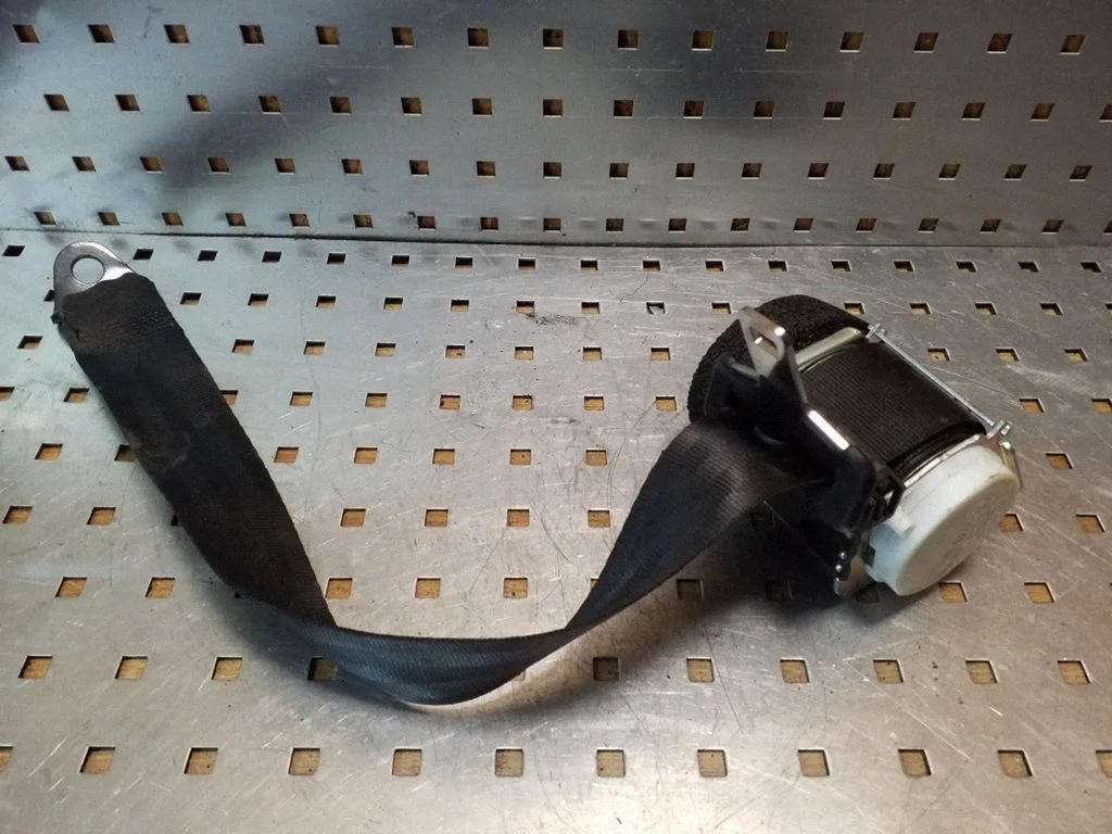 Tagumine turvavöö – tagumine parem