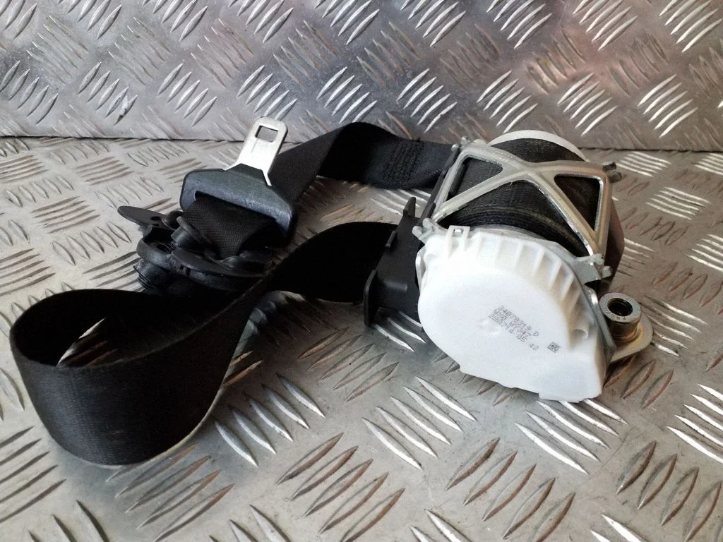 Front seatbelt – BMW 1 Series F20 F21 (2011-2019)