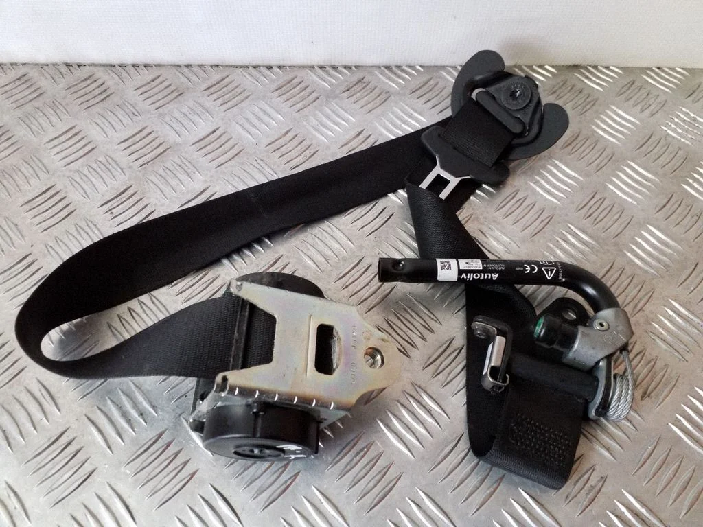 Front seatbelt – BMW 5 Series F10 F11 (2009-2016)