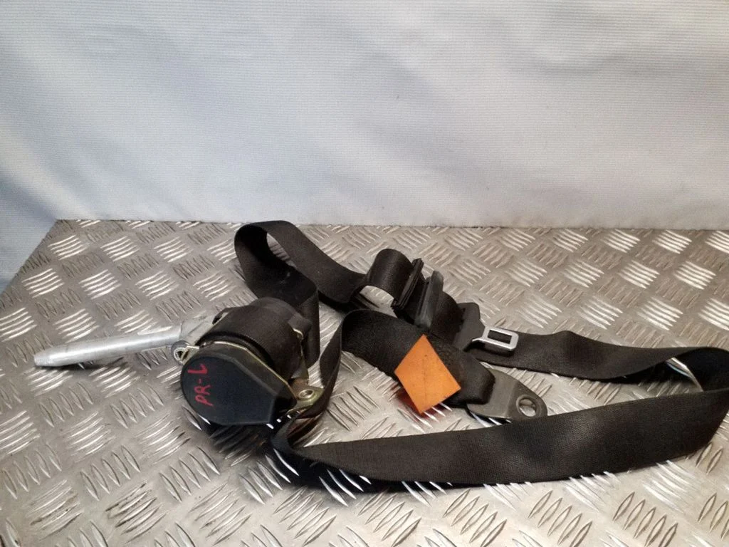 Front seatbelt – Mercedes-Benz Vito Viano W638 (1996-2003)