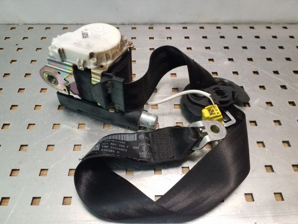 Front seatbelt – Volkswagen Passat B6 (2005-2010)