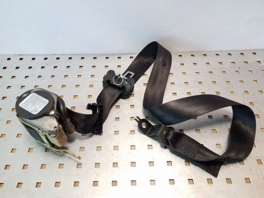 Priekšējā drošības josta 6L4857705E