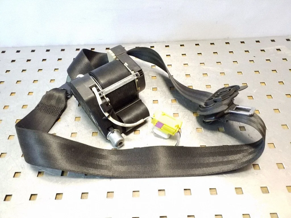 Front seatbelt – Volkswagen Touran I (2003-2010)
