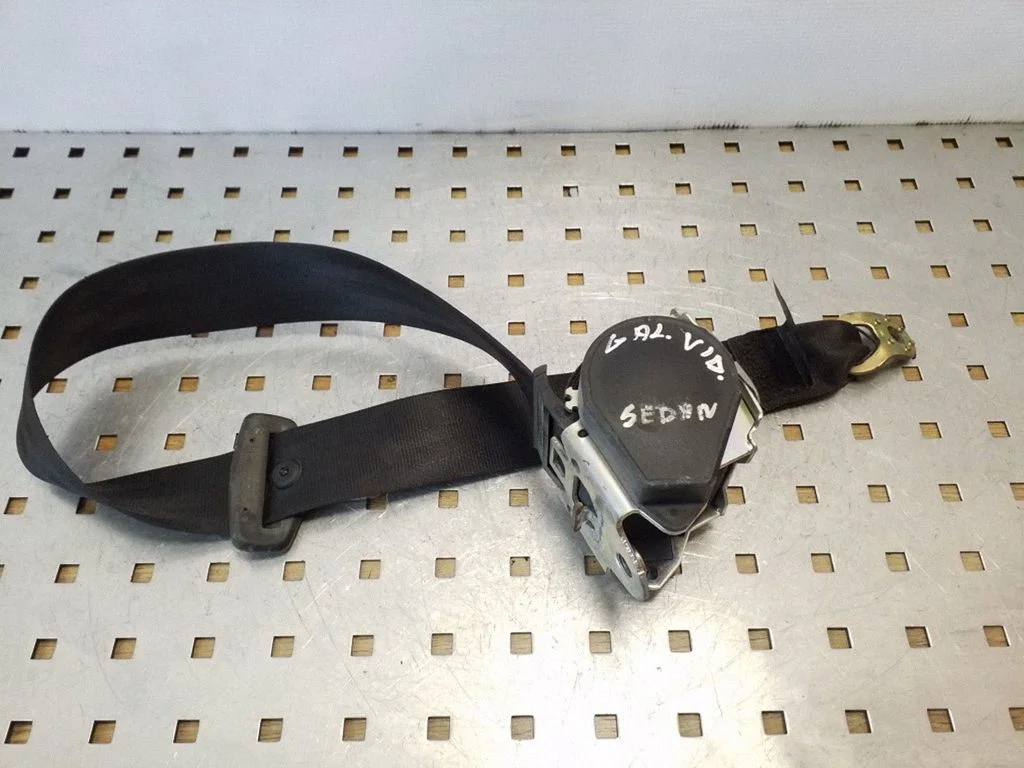 Middle seatbelt (rear) – Audi A4 S4 B7 8E 8H (2005-2008)