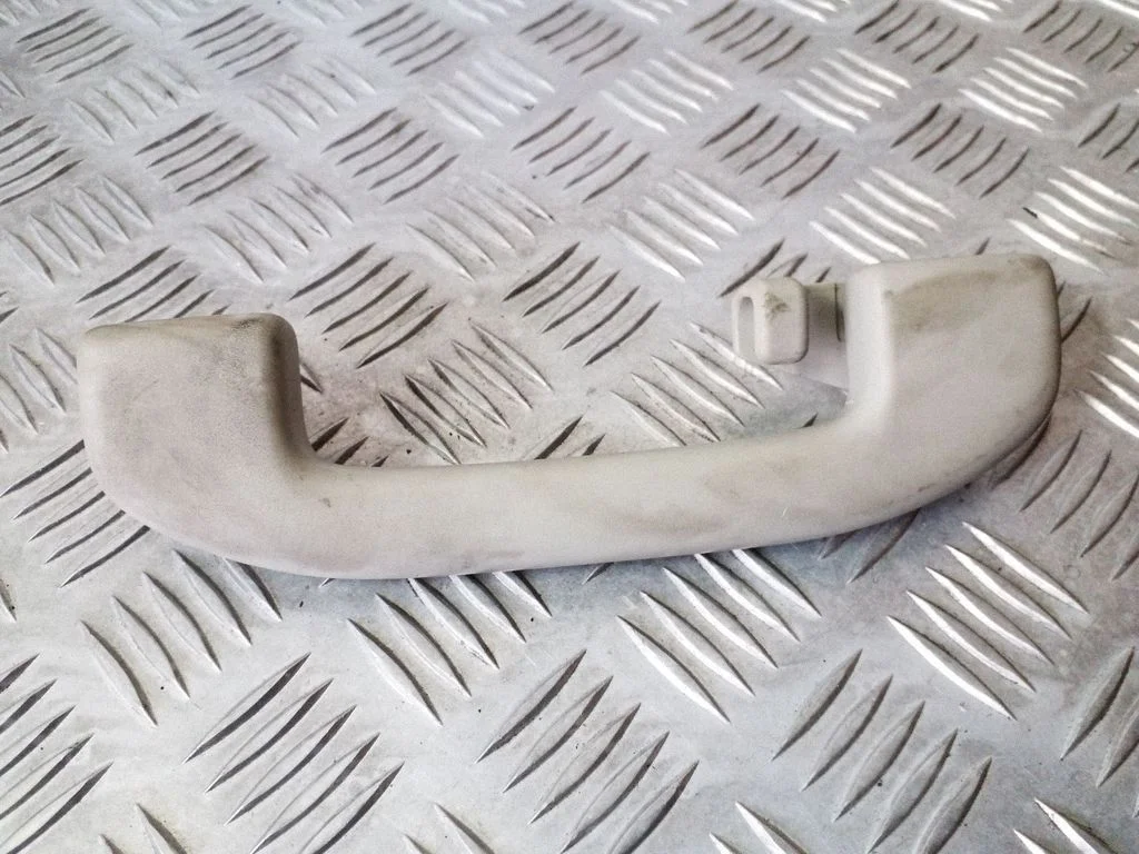Rear interior roof grab handle – right