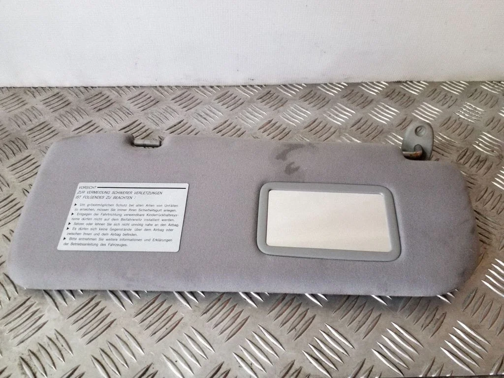 Sun visor – right