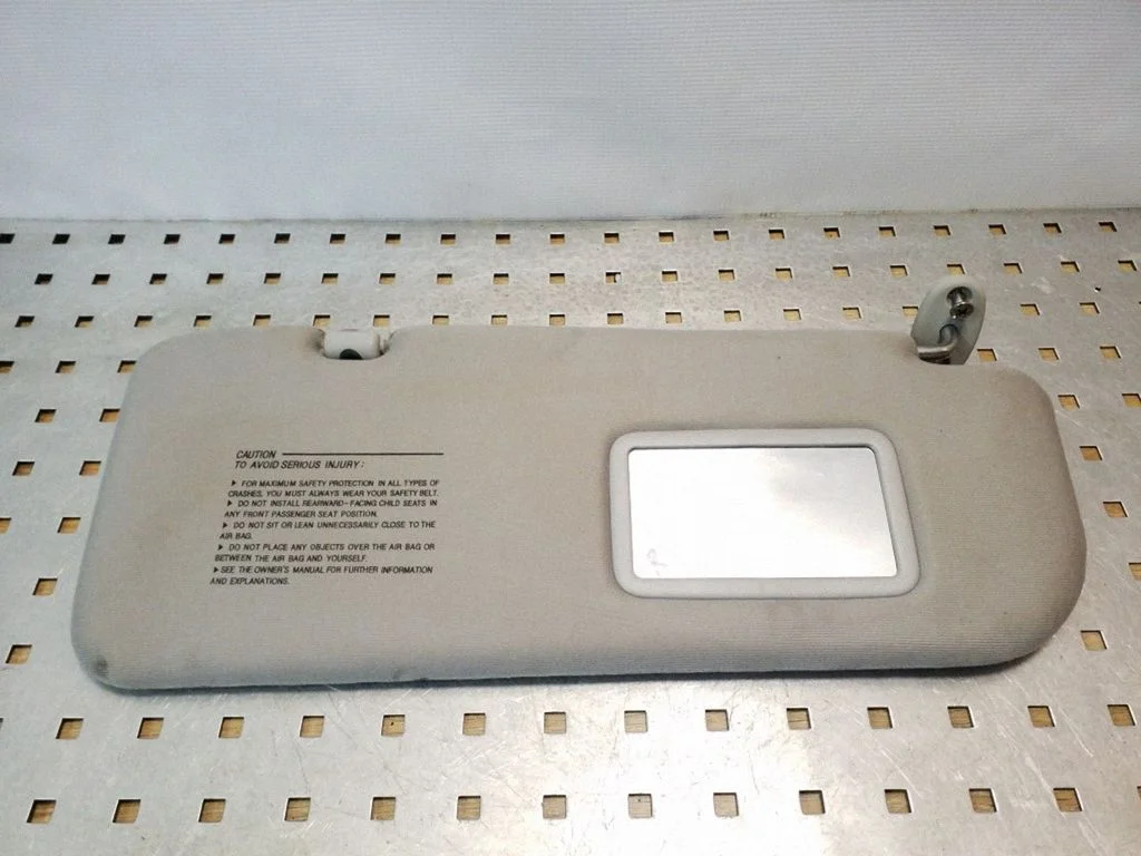 Sun visor – right