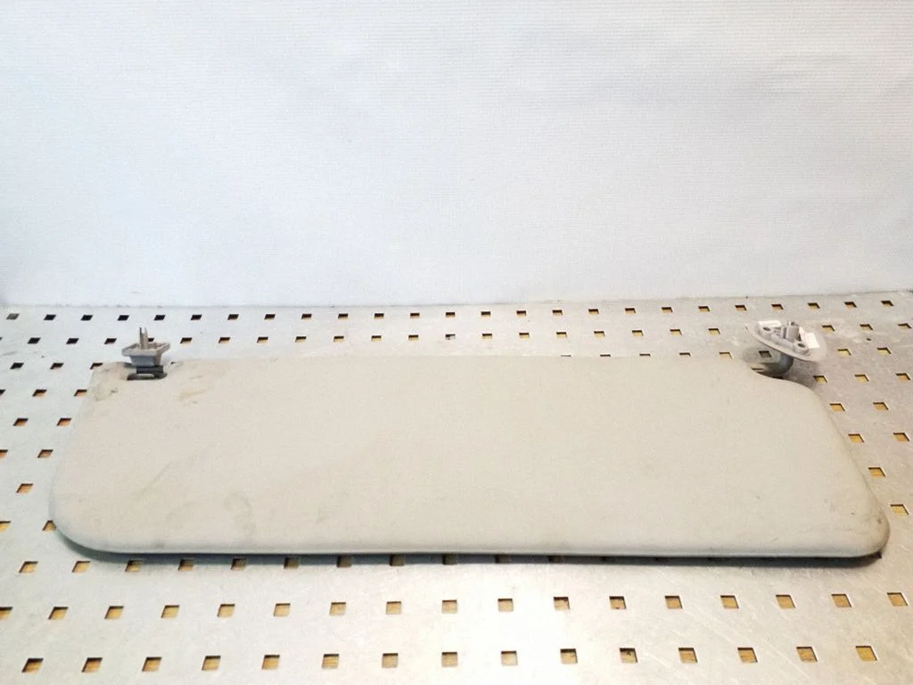 Sun visor YC15V04101