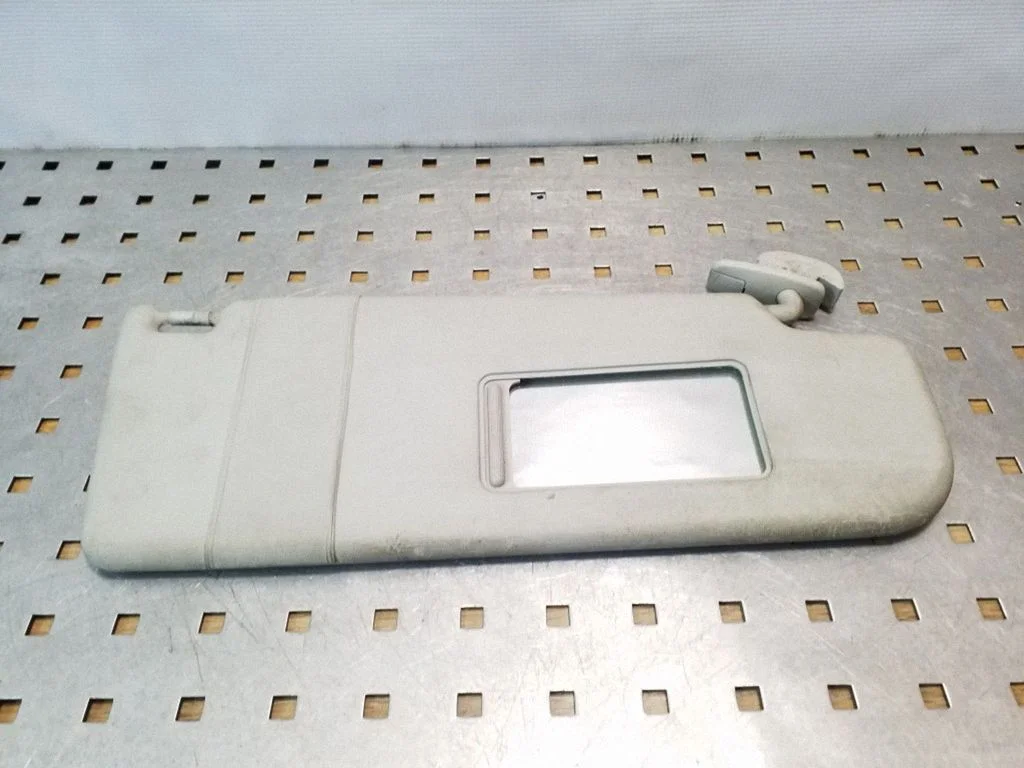 Sun visor – right