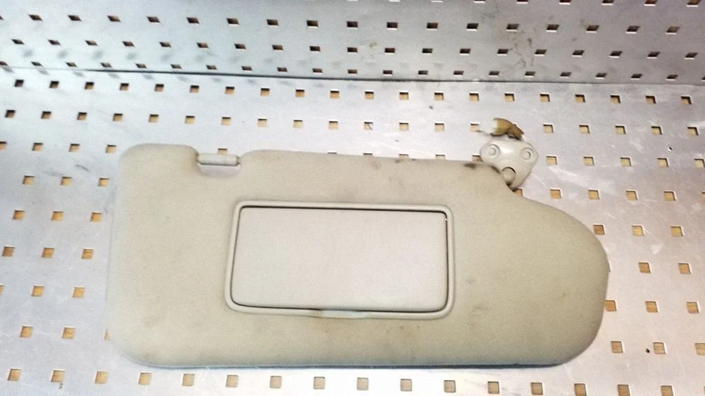 Sun visor – front right