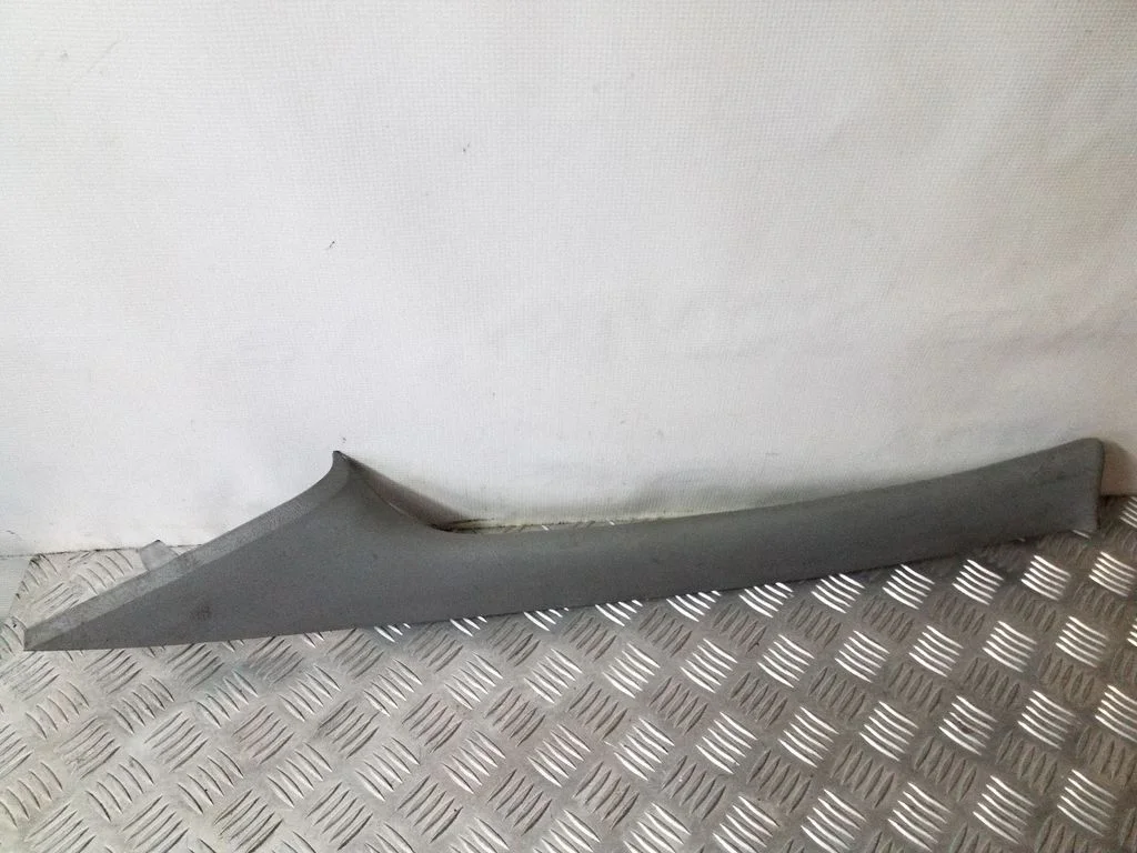 (A) piilari kate – Renault Trafic II (X83) (2001-2014)