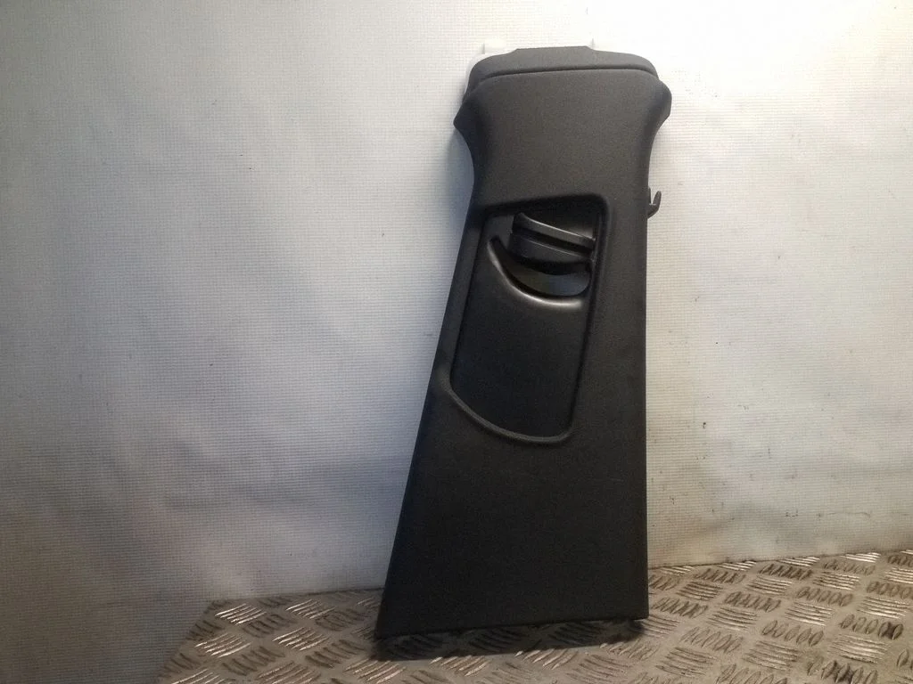 (B) pillar trim (top) – Audi Q5 SQ5 8R (2008-2017)