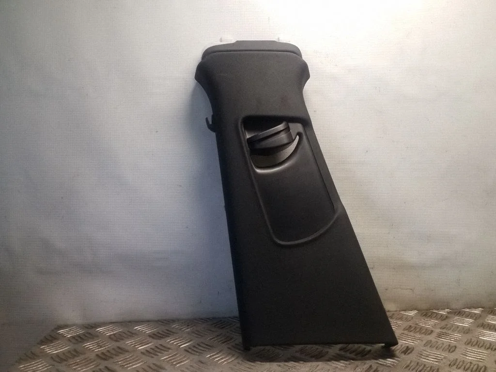 (B) pillar trim (top) – Audi Q5 SQ5 8R (2008-2017)