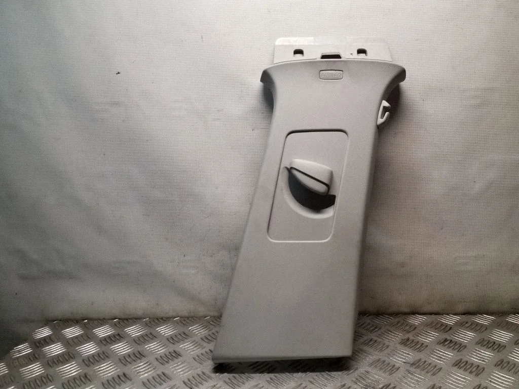 (B) pillar trim (top) – Volkswagen Tiguan (2007-2016)