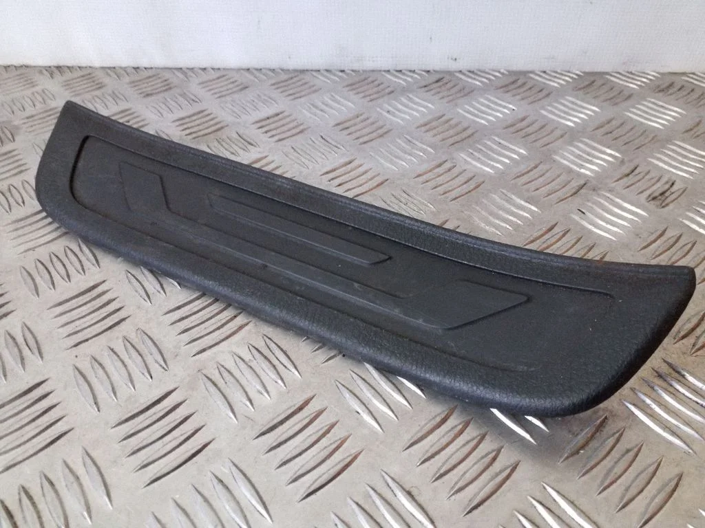 Rear sill trim cover – KIA Sorento (2010-2014)