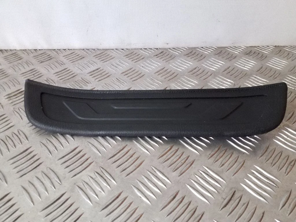 Rear sill trim cover – KIA Sorento (2010-2014)