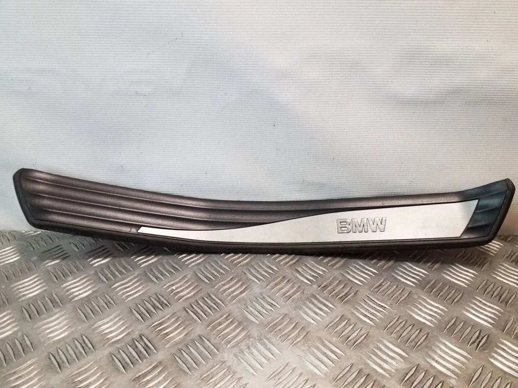 Aizmugurējā sliekšņa apdare (iekšējā) – BMW 5. sērija E60 E61 (2004-2010)
