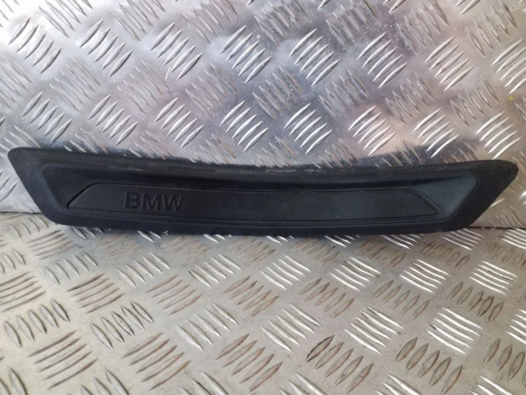 Aizmugurējā sliekšņa apdare (iekšējā) – BMW 1. sērija F20 F21 (2011-2019)