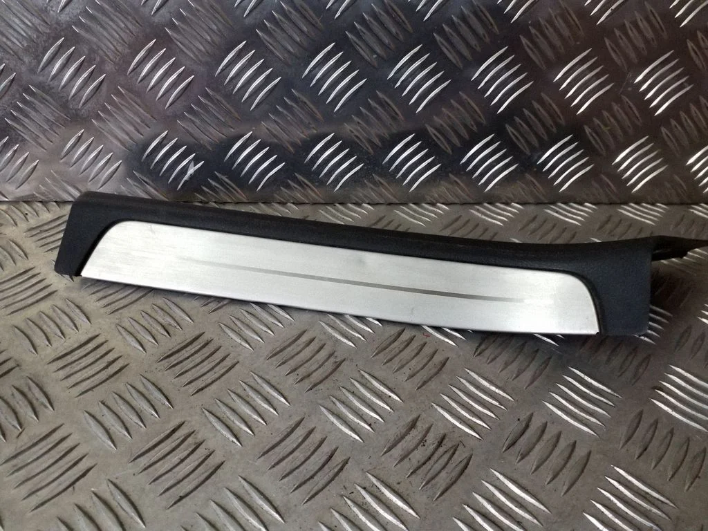 Tagalävise kate (sisemine) 76898CG000
