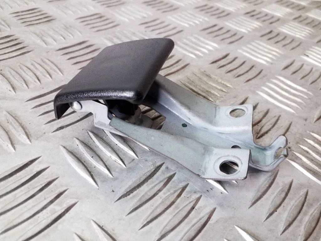 Engine bonnet (hood) release handle