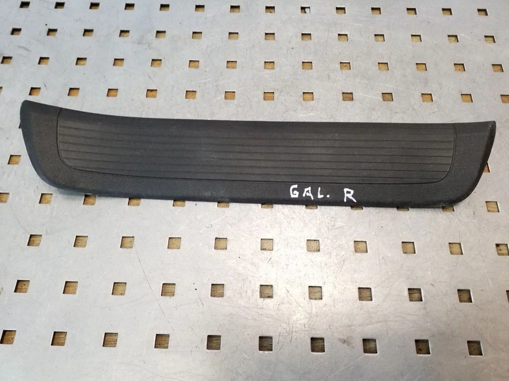 Rear sill trim cover 84212SJD0030