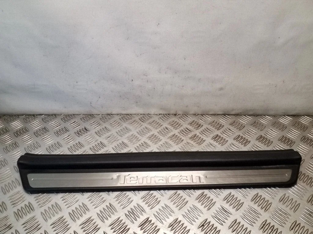 Front sill trim cover