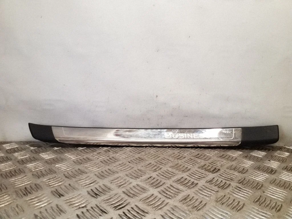 Priekšējā sliekšņa apdare (iekšējā) 3T0853491E