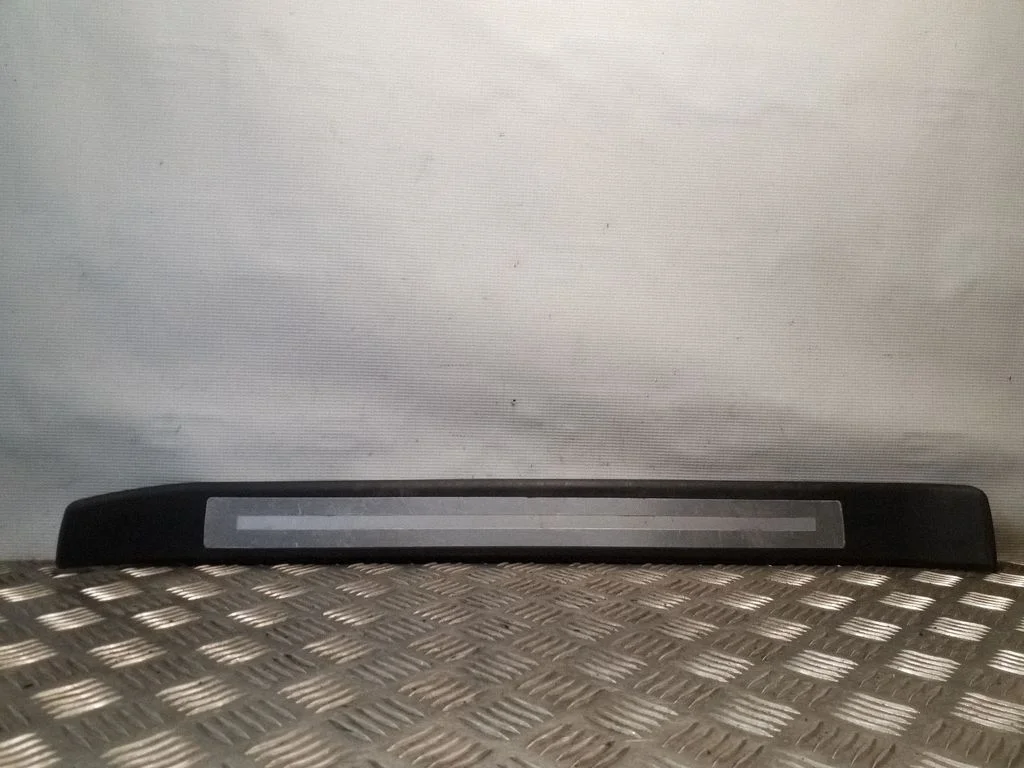 Priekšējā sliekšņa apdare (iekšējā) 8E0853374G