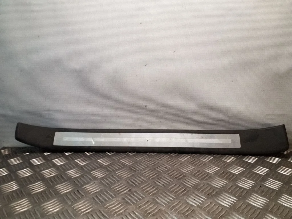 Priekšējā sliekšņa apdare (iekšējā) 8E0853373G