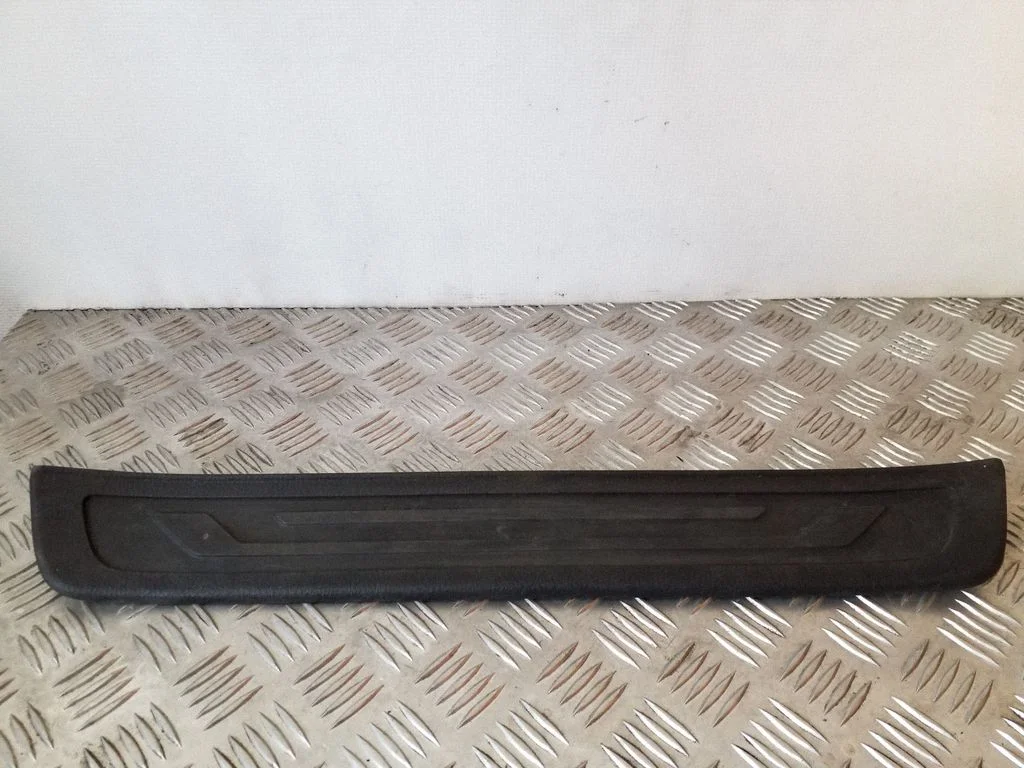 Front sill trim cover – KIA Sorento (2010-2014)