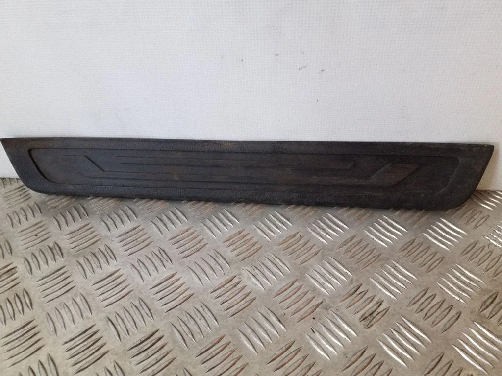 Front sill trim cover – KIA Sorento (2010-2014)